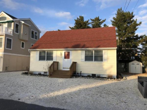 Beachy Cape Cod Perfect For Families